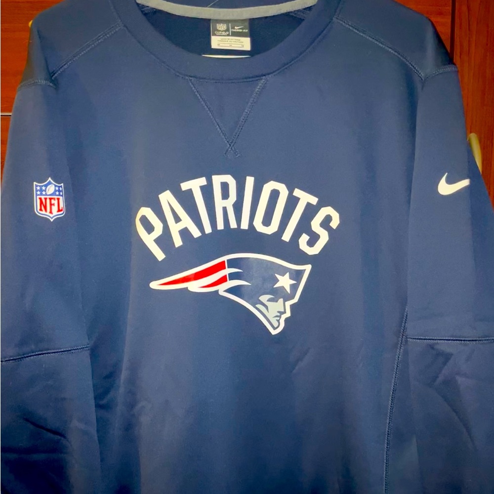 NFL NE Patriots Nike therma-fit sweatshirt